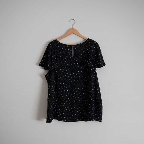 TORRID | BLACK PRINTED SCALLOP SLEEVE BLOUSE - Picture 2 of 5